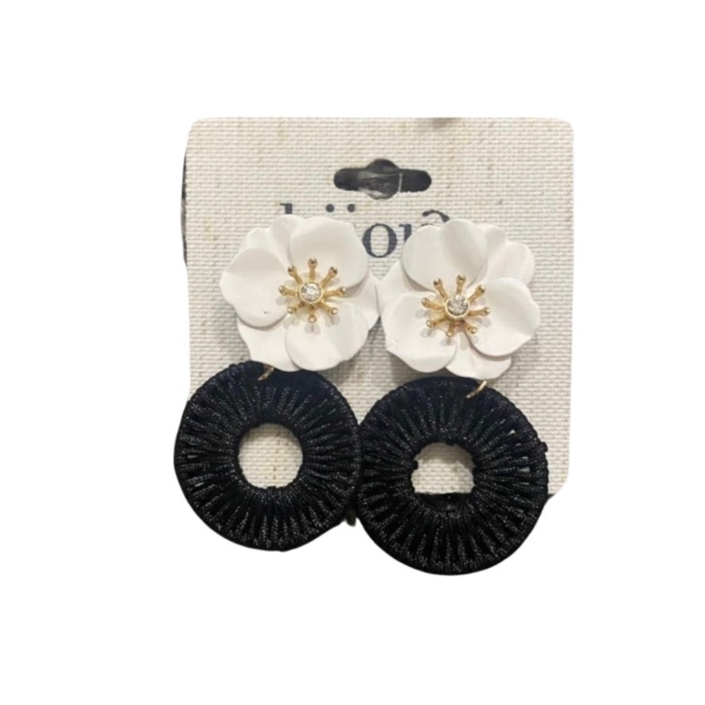 Bijoux Bar Flower Hoop Earrings​​​​​​​​​​​